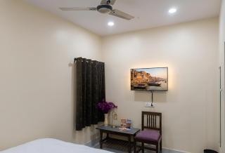 Ratnadeep Palace - Near Kashi Vishwanath Temple & Dashashwamedh Ghat - 1