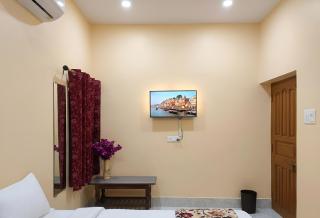 Ratnadeep Palace - Near Kashi Vishwanath Temple & Dashashwamedh Ghat - 2
