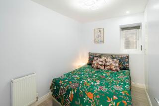 Tranquil Trio Bedrooms - London - 1