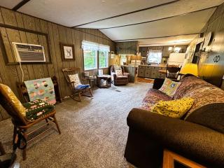 Grammie's Cozy Lakefront Cabin - 4