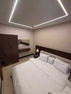 Two rooms and a lounge with a view of the northern ring road, and a private parking space - 4