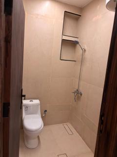 Two rooms and a lounge with a view of the northern ring road, and a private parking space - 3