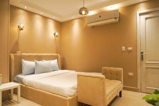Cozy Studio and Outdoor Room with Private Rooftop Pool - 0