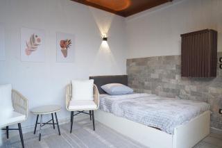 Cozy Studio and Outdoor Room with Private Rooftop Pool - 6
