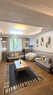 3 Bedroom 2 CR unit by La Vida Homestay Baguio - 9
