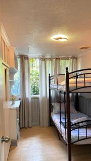 3 Bedroom 2 CR unit by La Vida Homestay Baguio - 1
