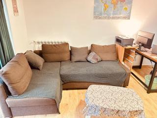Modern Solo Room, Quiet Workspace & Comfy Bed - 4