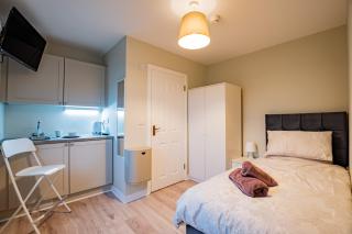 Luxury Studio Accommodation - 7