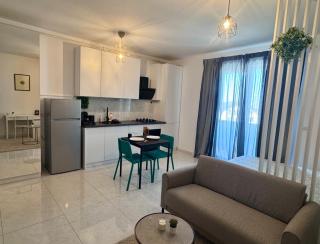 Sasha Collection, Quiet Comfort, Free Parking - 8