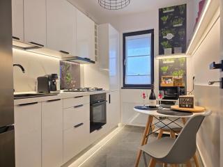 Victory Home 2-Room Apartment, Balcony & Parking - 5