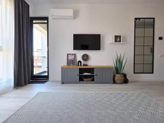 Victory Home 2-Room Apartment, Balcony & Parking - 6
