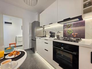 Victory Home 2-Room Apartment, Balcony & Parking - 7