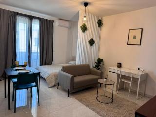 Sasha Collection, Quiet Comfort, Free Parking - 0