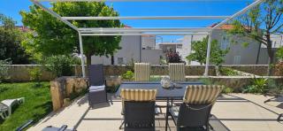 Sunny Lena Premium Family Apartment with Garden, Close to Beach & Pool - 8