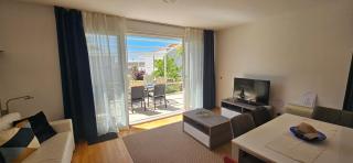 Sunny Lena Premium Family Apartment with Garden, Close to Beach & Pool - 1