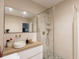 Huge modern home in Valencia city - 3 bedrooms, 2 bathrooms - sleeps 9 - 2