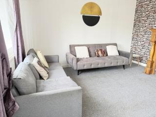 Affordable 6 Bed House Near Chatham Train Station - 0