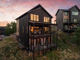 Mountain Breeze by Beyond Expectations w Hot Tub - Sevierville - 5