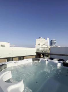 Penthouse With Jacuzzi on the Beach by Lime Luxe - 7