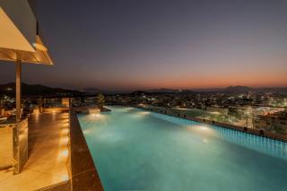 PINNACLE Udaipur - Boutique Rooftop Pool Hotel, Near the Lakes - 8