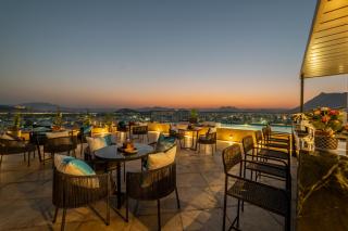 PINNACLE Udaipur - Boutique Rooftop Pool Hotel, Near the Lakes - 4