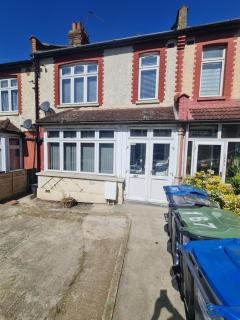 Spacious 4 Bedroom House in Selhurst Park - 7