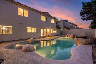 5BR Oasis 15 Min to Strip, Pool Table - 5