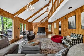 Huge Cabin w Hot Tub, Deck, Grill, Fire Pit, WiFi - Berkeley Springs - 2