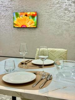 Brand new Studio on leafy Erkindik blvd - 4
