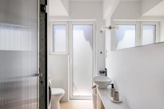 The HostMaster Ivory Light Loft - 7