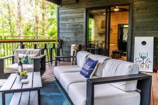 ‘Sip on Inn’ Sips, Soaks & Fun Vibes in Hochatown! - 6