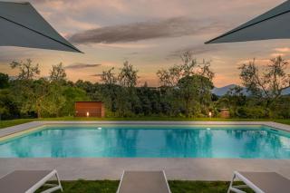 Villa Amore, a Romantic Hilltop Farmhouse in Lucca - 5