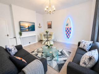 The City Surf Apartment - By Coastline Retreats - FREE PARKING INCLUDED - Sleeps 5 - City Centre - 3