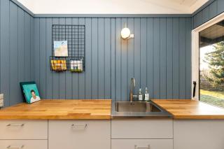 Holiday Home With Vintage Finds And Personal Art - 6