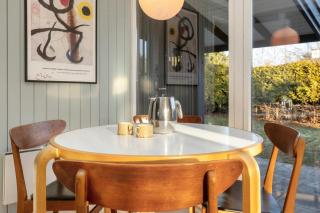 Holiday Home With Vintage Finds And Personal Art - 2