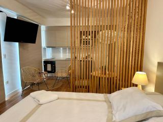 Modern & Bright Studio - 5