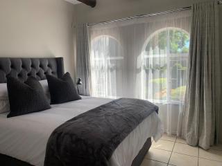 Home in Waterkloof Glen - 4