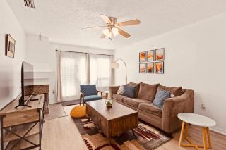 Designer 2BR Spacious Outdoor Space Next to UCF & Full Sail University - 9