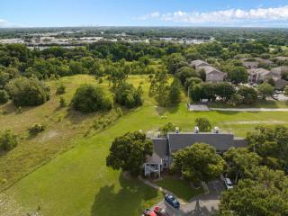 Designer 2BR Spacious Outdoor Space Next to UCF & Full Sail University - 1