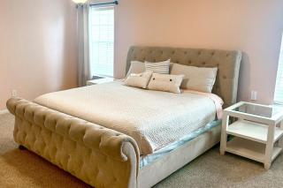 Luxe Home 30 Miles to Houston w/ Pool & Grill - 7