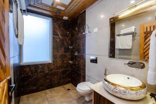 Snow Creek By JNS Hotels Fully Centrally Heated - 2