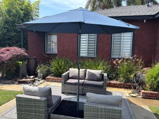Long Beach Gem, Minutes To Beach, Restaurants, Fun, FIFA Games 8 guests - 8