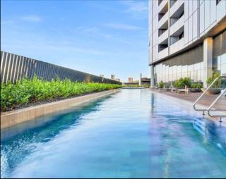 Luxury 2 Bedroom CBD Apartment in EQ Tower with Pool, Sauna and Gym - 6
