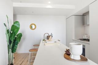 Luxury 2 Bedroom CBD Apartment in EQ Tower with Pool, Sauna and Gym - 5
