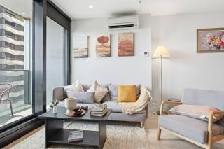 Luxury 2 Bedroom CBD Apartment in EQ Tower with Pool, Sauna and Gym - 4