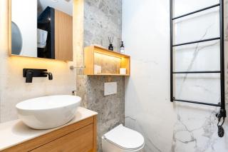 Waterfront Downtown suit and Spa - 2