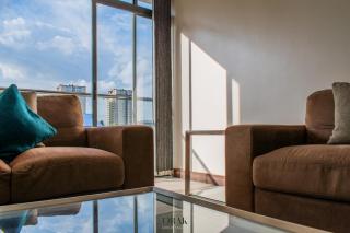 Yaya Private Corner 2BR with Pool & Gym - 8