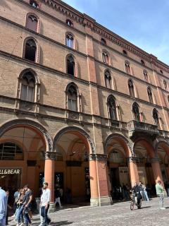 Suite in the Center of Bologna – Up to 4 Guests - 7