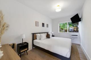 8040 Harding Apts - 8