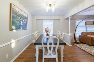 Spacious Retreat 4 BR, Huge Yard, Deck - 5